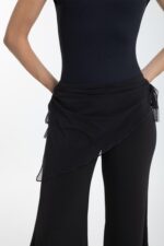 sorte bukser med vidde