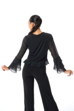 Elegant sort bluse til dans med rokokkoærmer, chiffonflæser og feminin pasform. Perfekt til danseaften, fest og stilfulde outfits. Dansetøj i kvalitet